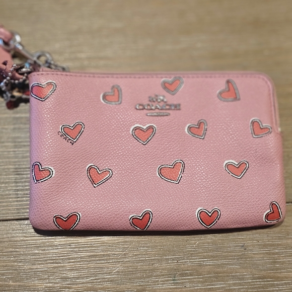 Coach Handbags - 🚫Was A Give Away🚫Coach Pink Clutch with Heart Accents
